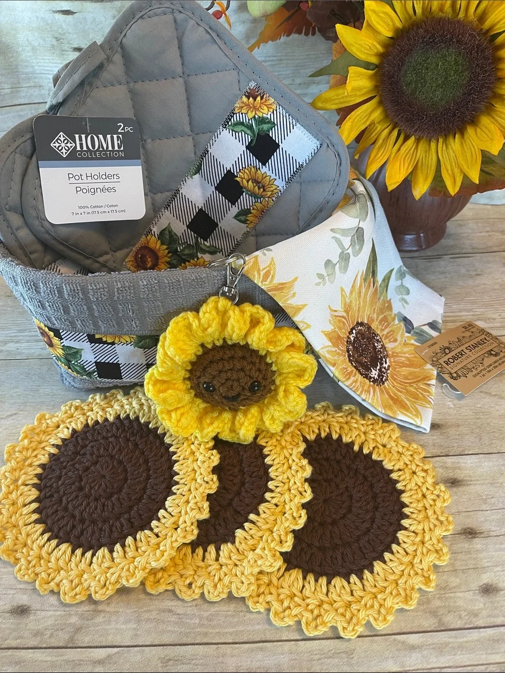 8 Pc Sunflower Bundle/Basket NWT